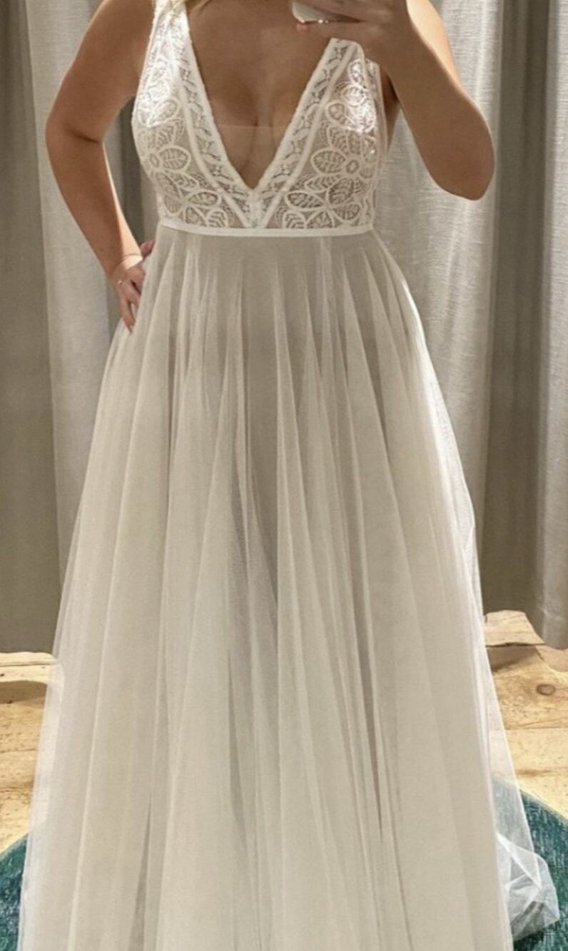 By Watters Harlan wedding gown size 18 BHLDN Plus Tulle V Neck Lace Tule